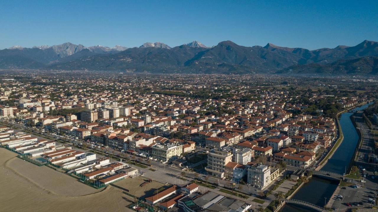 "Libeccio Apartment" Con Garage Privato Camaiore Bagian luar foto